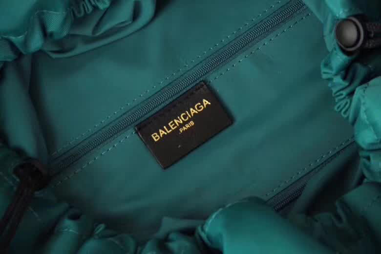 BALENCIAG巴黎世家 超輕旅行袋 運動袋 日常凹造型袋  BL1089